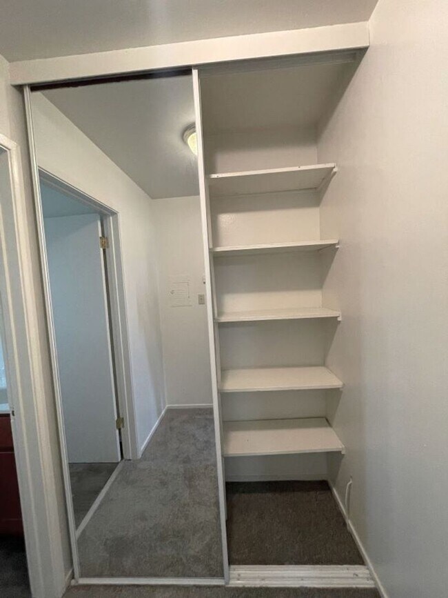 Building Photo - Alameda, Newly remodeled one bedroom unit.  Ask about our Move in Special