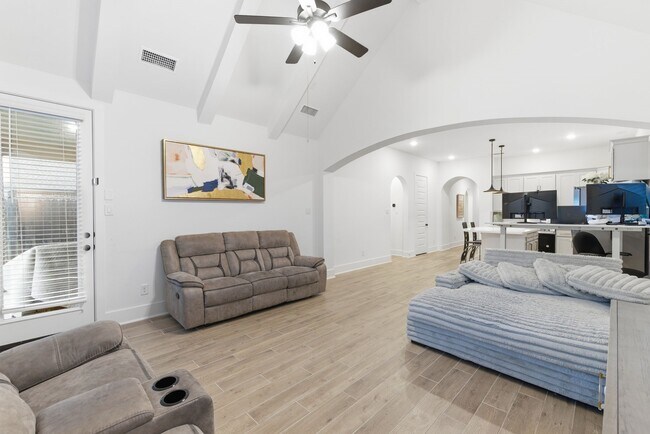 Building Photo - 10519 Cecilia Star Ln