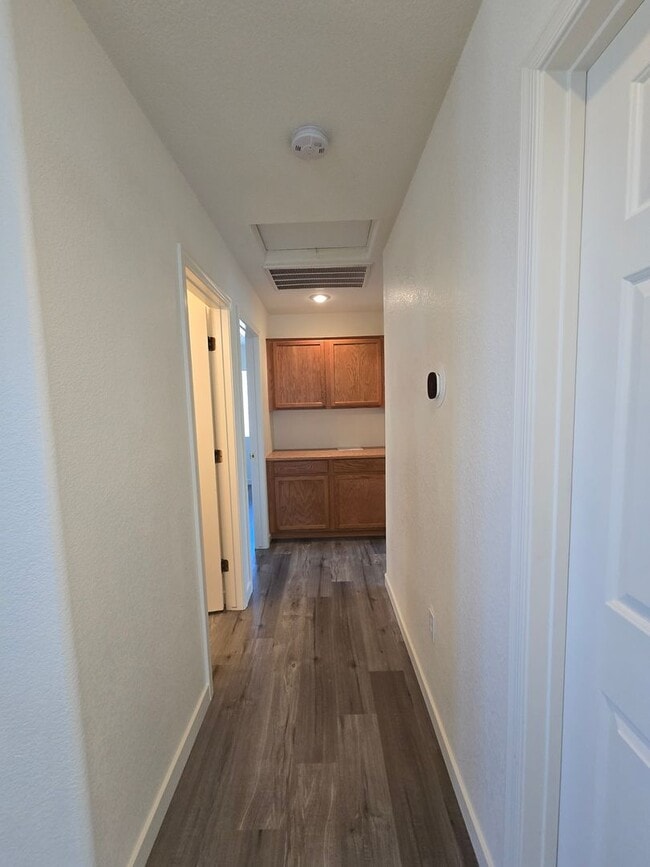 Building Photo - A Fabulous 3 Bedroom Home in Seven Hills