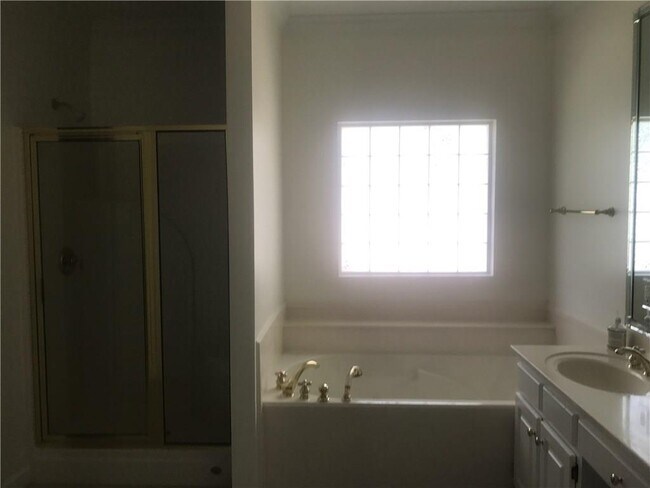 Building Photo - 2324 Abbington Dr