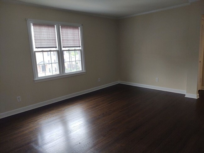 Building Photo - Cozy Condo located in McAlway Manor in Cot...