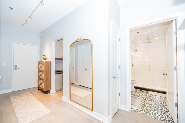 Building Photo - 150 W Superior St