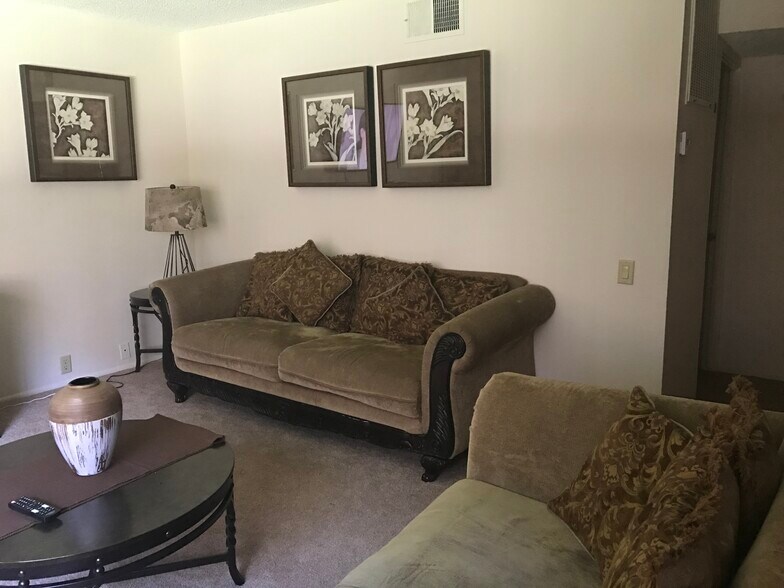 Beautifully furnished Condominium - 400 N Sunrise Way