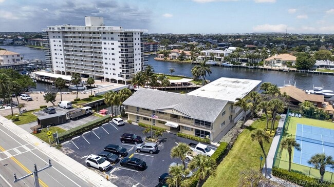 Building Photo - 1021 Hillsboro Mile