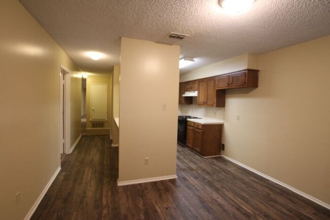 Building Photo - Adorable 3 Bedroom Duplex in Tyler
