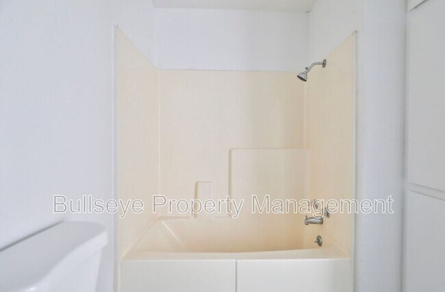 Building Photo - 1417 E Southern Ave