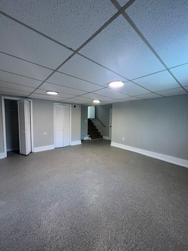 Building Photo - Travelers Rest !! 3 BR, 2 BA with Great Living Space - Den, Bonus Room, Primary Suite has a HUGE ...