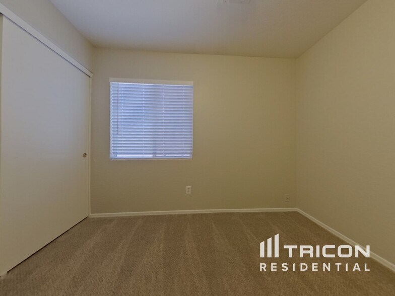 Building Photo - 20 N 220th Ln