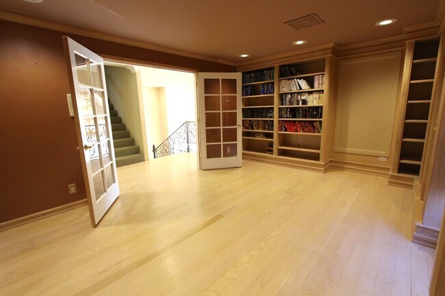 Building Photo - 3333 Deer Hollow Dr