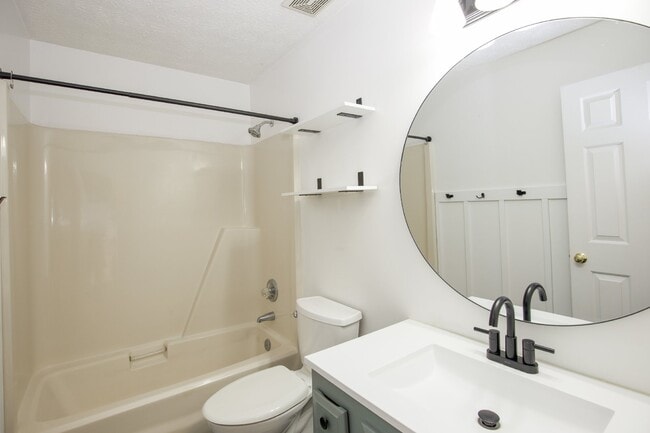 Building Photo - Charming 3 Bedroom Home in Pinehurst with ...