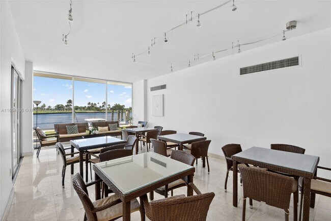 Building Photo - 9250 W Bay Harbor Dr
