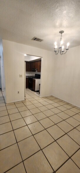 Building Photo - 1552 University Ln