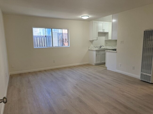 Building Photo - 2717 Vanderbilt Ln