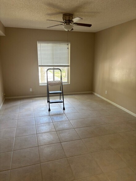 Building Photo - 2504 SE Anchorage Cove