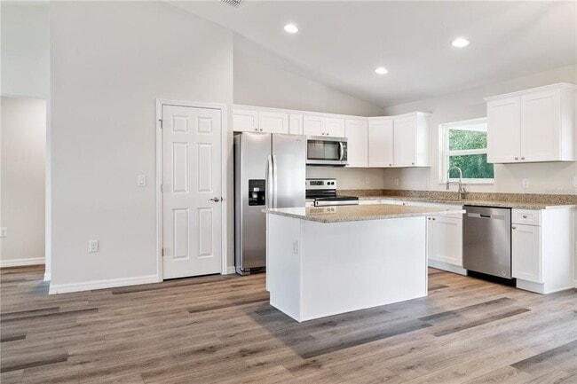 Building Photo - 13422 SW 48th Ave