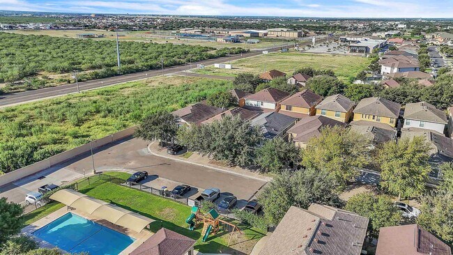 Building Photo - 9813 Sandhill Dr