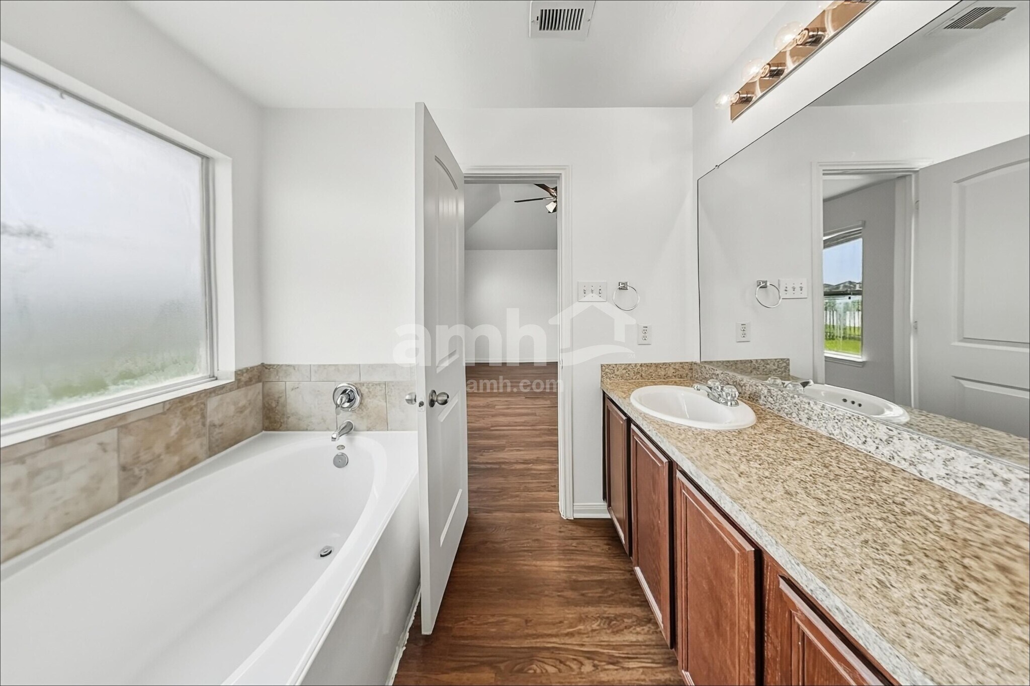 Building Photo - 22 Mira Loma Dr