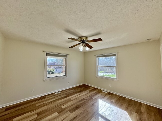 Building Photo - 201 Seminole Cir