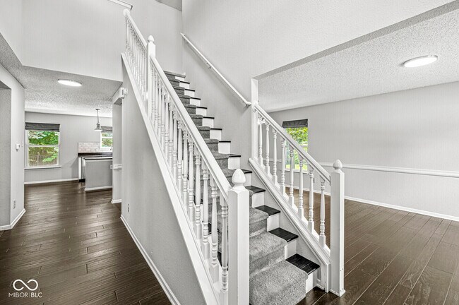 Building Photo - 5641 Buck Dr