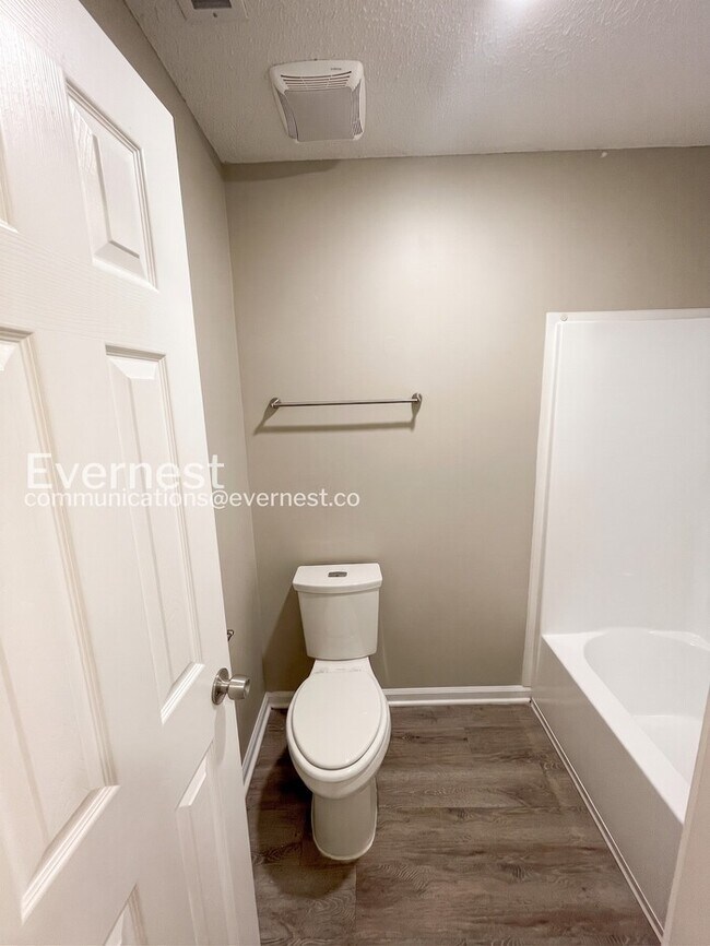 Building Photo - 901 Cimarron Ct