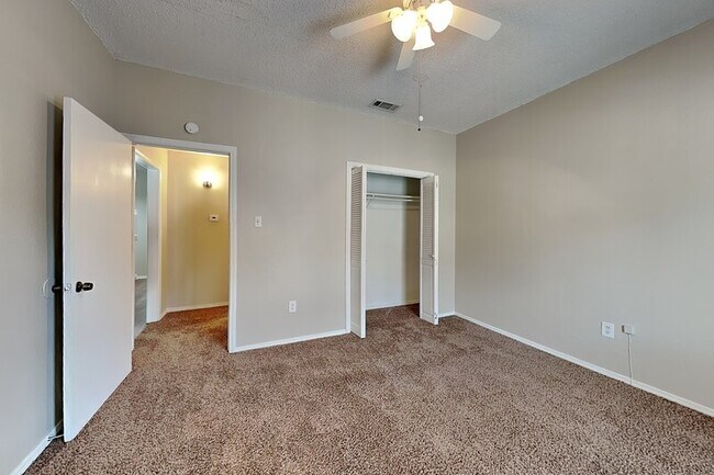 Building Photo - 6324 Alissa Dr