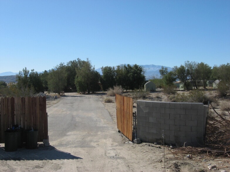 Building Photo - 20205 Henry Rd