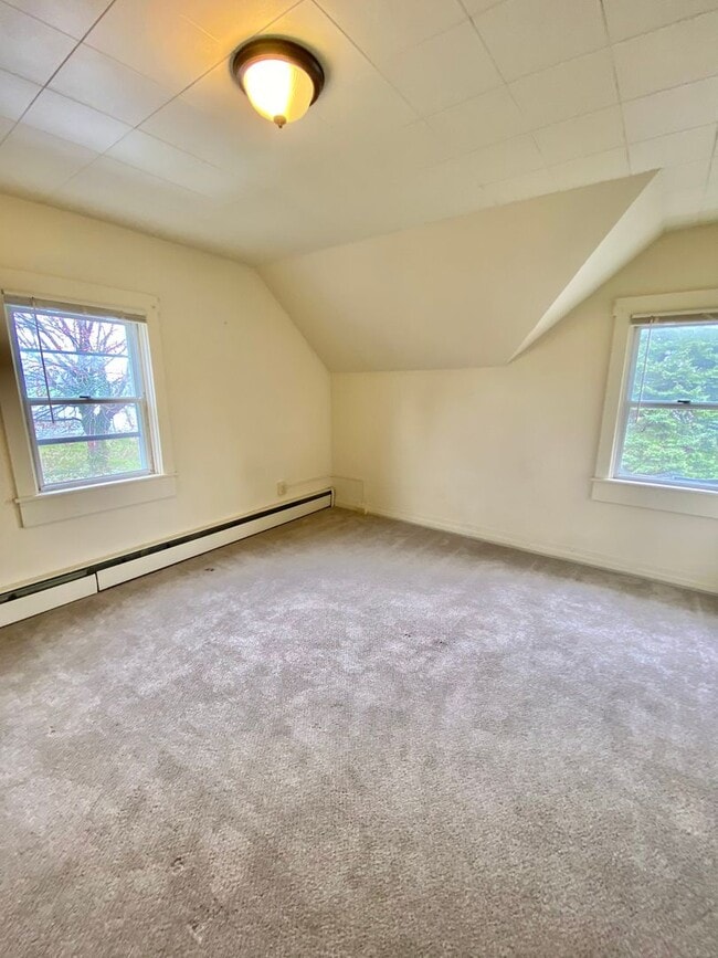 Building Photo - Peaceful Country Living - 4 BR / 3BA