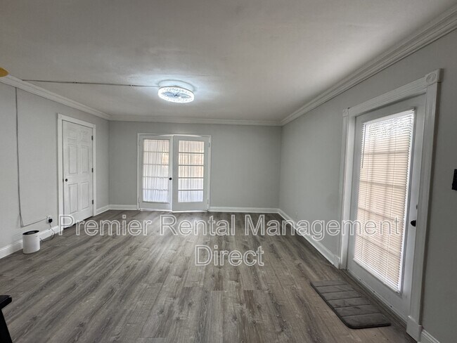 Building Photo - 406 SW 7th St