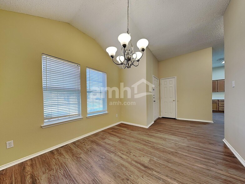 Building Photo - 2012 Cone Flower Dr