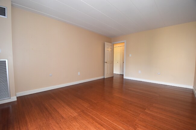 Building Photo - 5 Bayard Rd