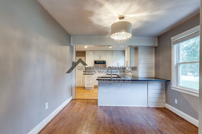 Building Photo - 2930 Primrose Cir