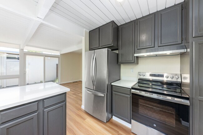 Building Photo - 81 Sotelo Way