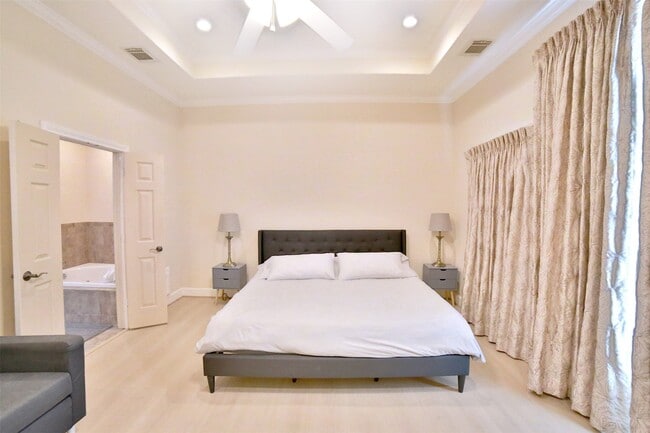 Building Photo - 2410 Dorrington St