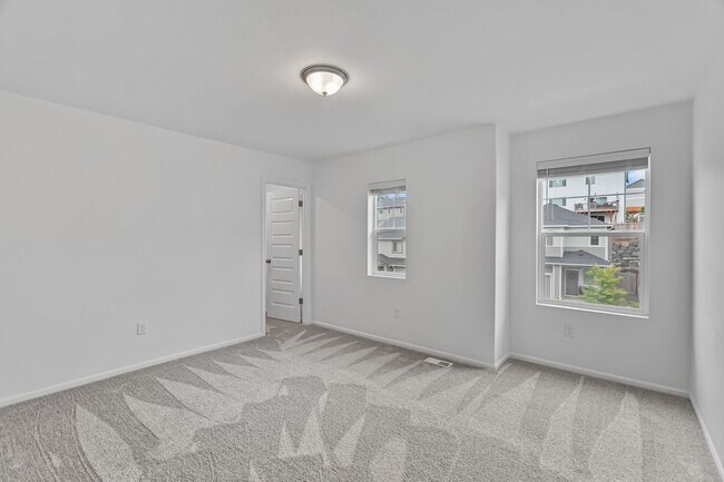 Building Photo - Two-Story Port Orchard Home