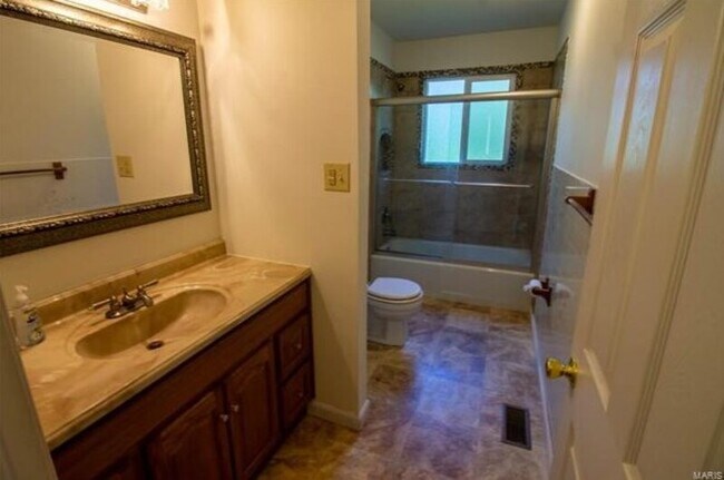 Building Photo - 10 Gary Glen Dr