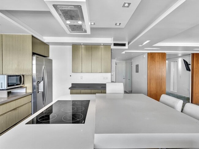 Building Photo - 401 Ocean Dr