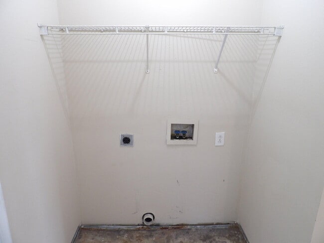 Building Photo - 344 Bypass Plaza Dr