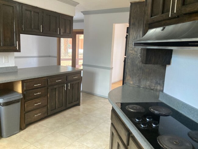 Building Photo - 405 Fir Dr