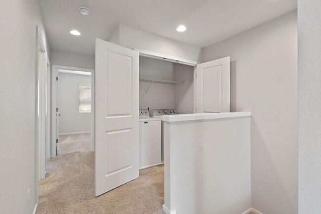 Building Photo - $1K move-in special! Sparkling clean newer 4-bdrm/3.5-bath townhome. 2-car garage, near Forest Park