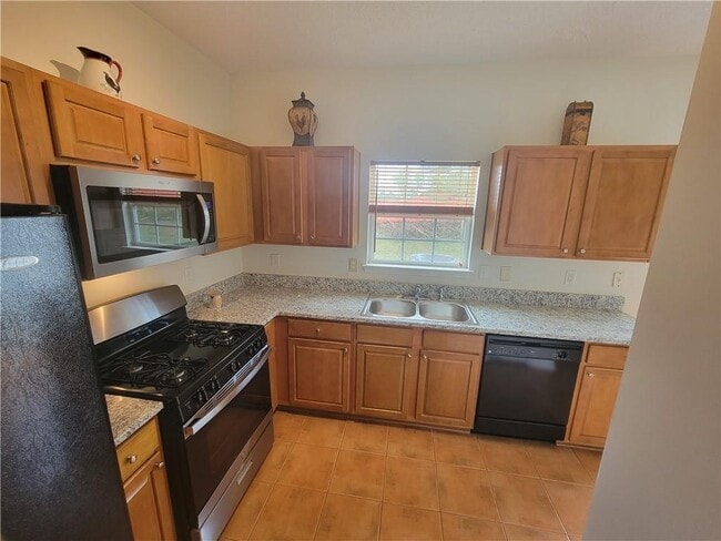 Building Photo - 264 Azalea Cir