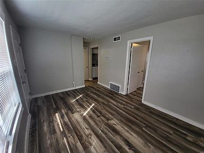 Building Photo - 6156 Jackson Ave