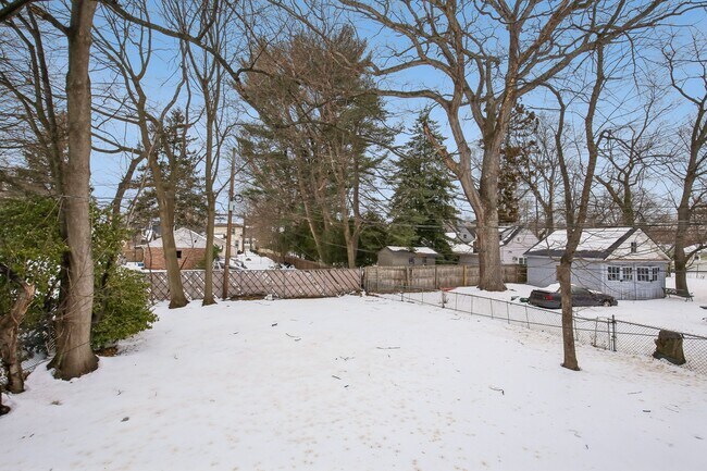 Building Photo - 99 Lincoln St