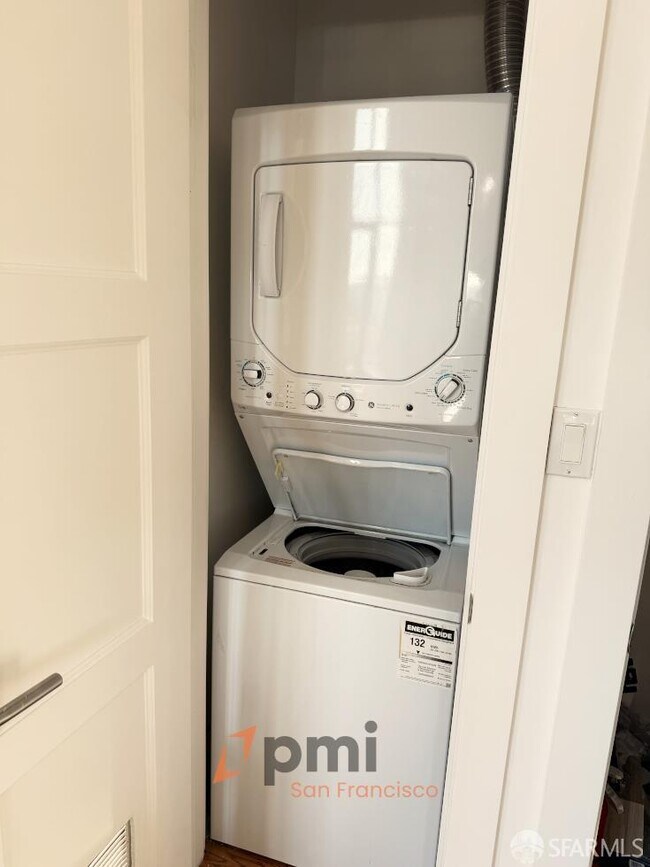 Building Photo - 209 9th St