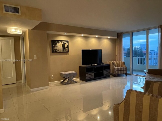 Building Photo - 2 br, 2 bath Condo - 3180 S Ocean Dr Apt 519