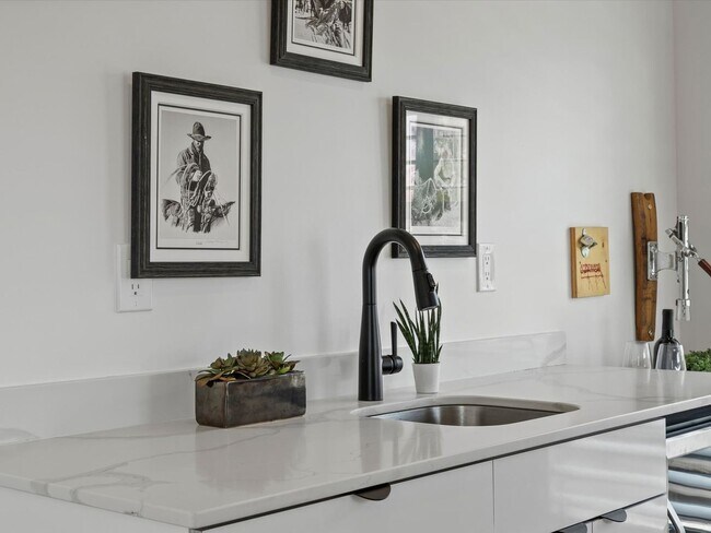 Building Photo - Luxury 3-Bed, 3.5-Bath Denver Home with Ro...