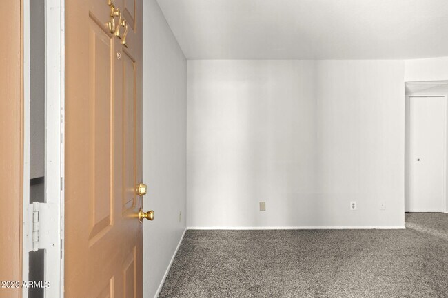 Building Photo - 17 E Ruth Ave