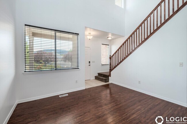 Building Photo - 5878 Arlinridge Dr