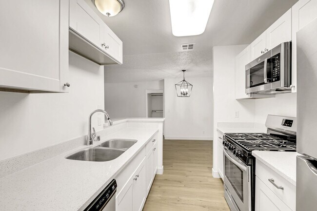 Building Photo - Remodeled 2 bedroom condo
