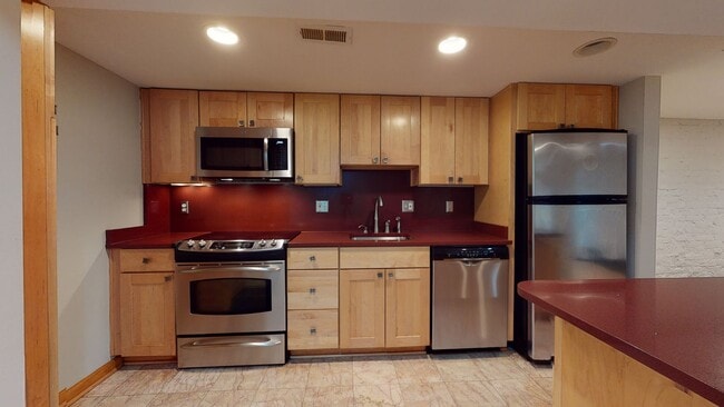 Building Photo - Spacious Two Bedroom Two Bathroom Petworth...