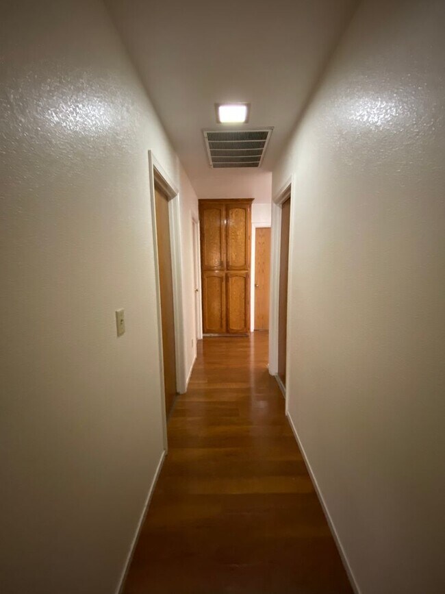 Building Photo - Lovely home for Rent in NW Visalia, located in the Oak West Neighborhood. Coming soon